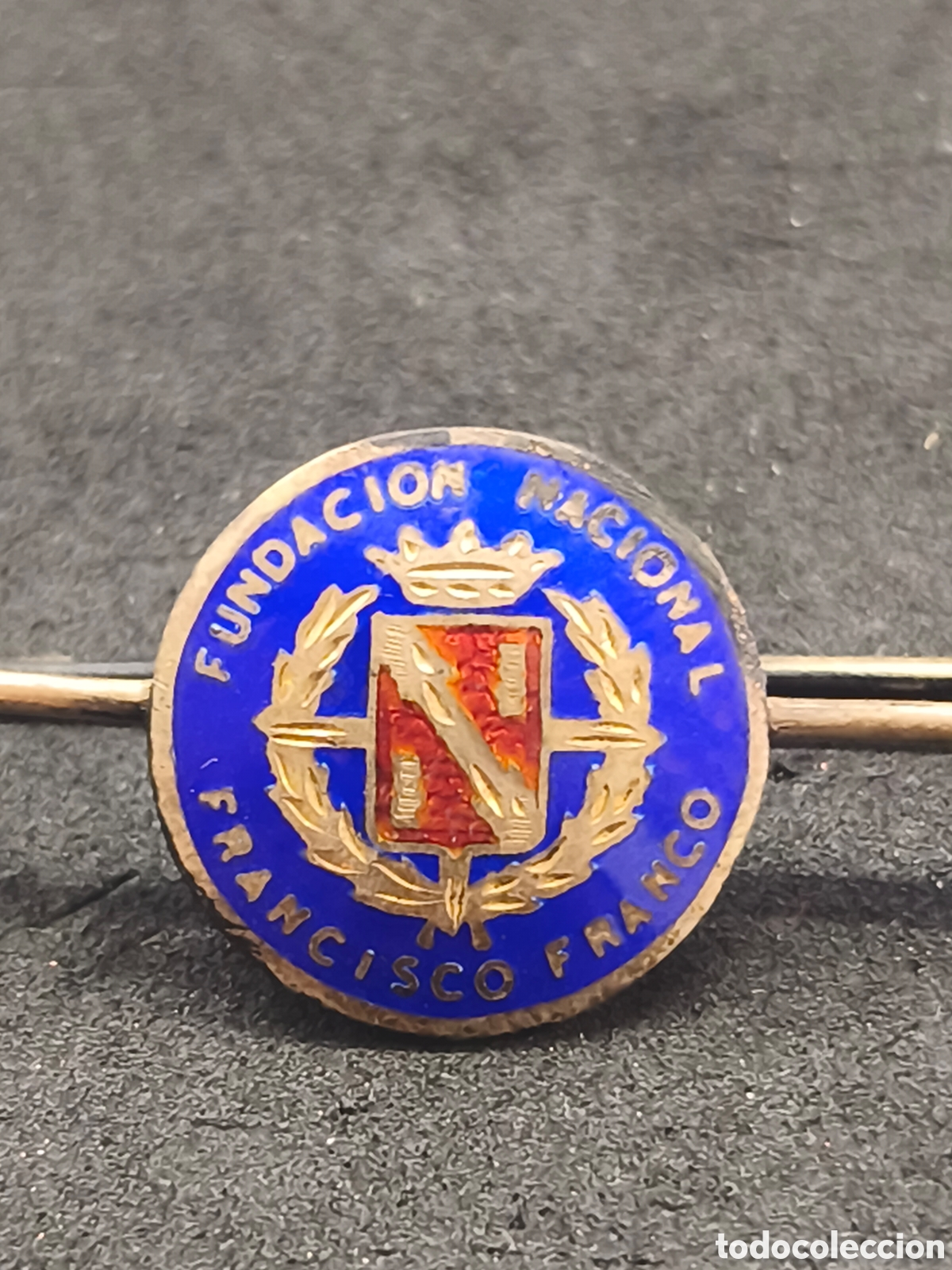 Militaria: ALFILER PLATA ESMALTADA FUNDACI&Oacute;N NACIONAL FRANCISCO FRANCO