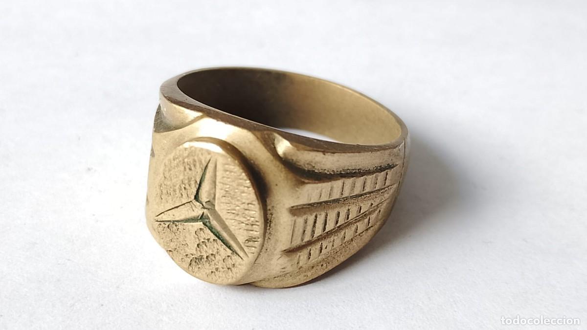 Militaria: Brigadas internacionales. Guerra Civil Espa&ntilde;ola. Anillo tipo sello. Bronce con ba&ntilde;o de oro de 18kt