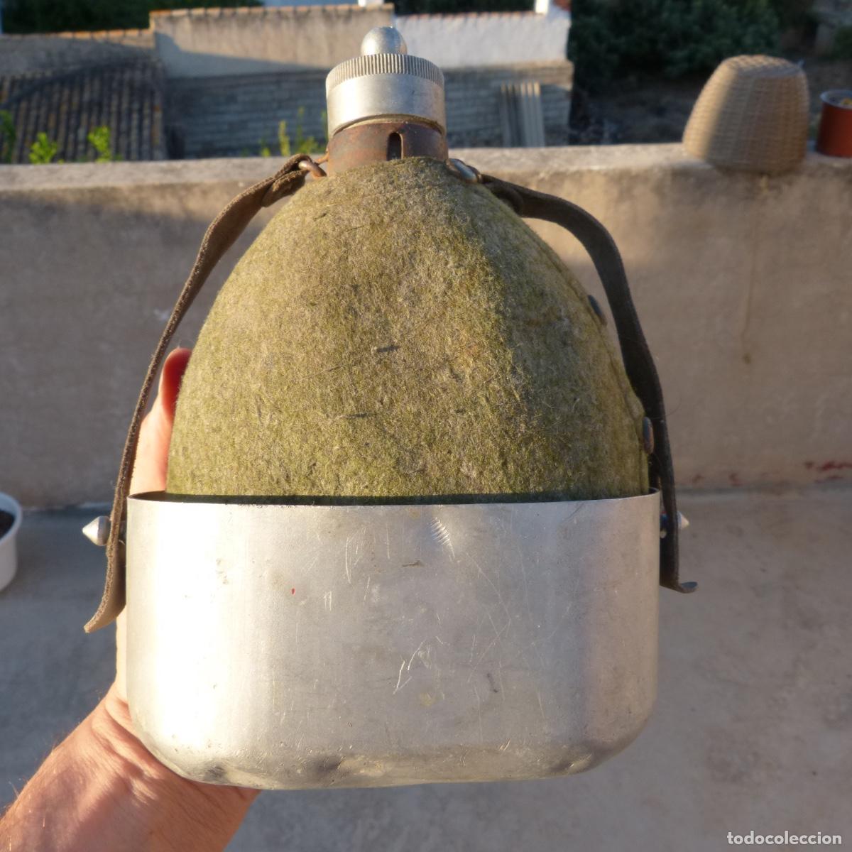 Militaria: Antigua cantimplora militar con cazillo , guerra civil?. 352gr, 22x15x9cm