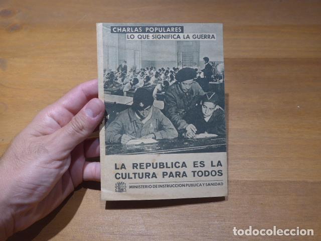 Militaria: Antiguo librito republicano, guerra civil, La Republica es la cultura para todos. Charlas populares.
