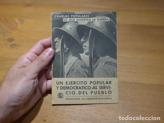 Militaria: Antiguo librito republicano, guerra civil, Un ejercito popular y democratico. Charlas populares.