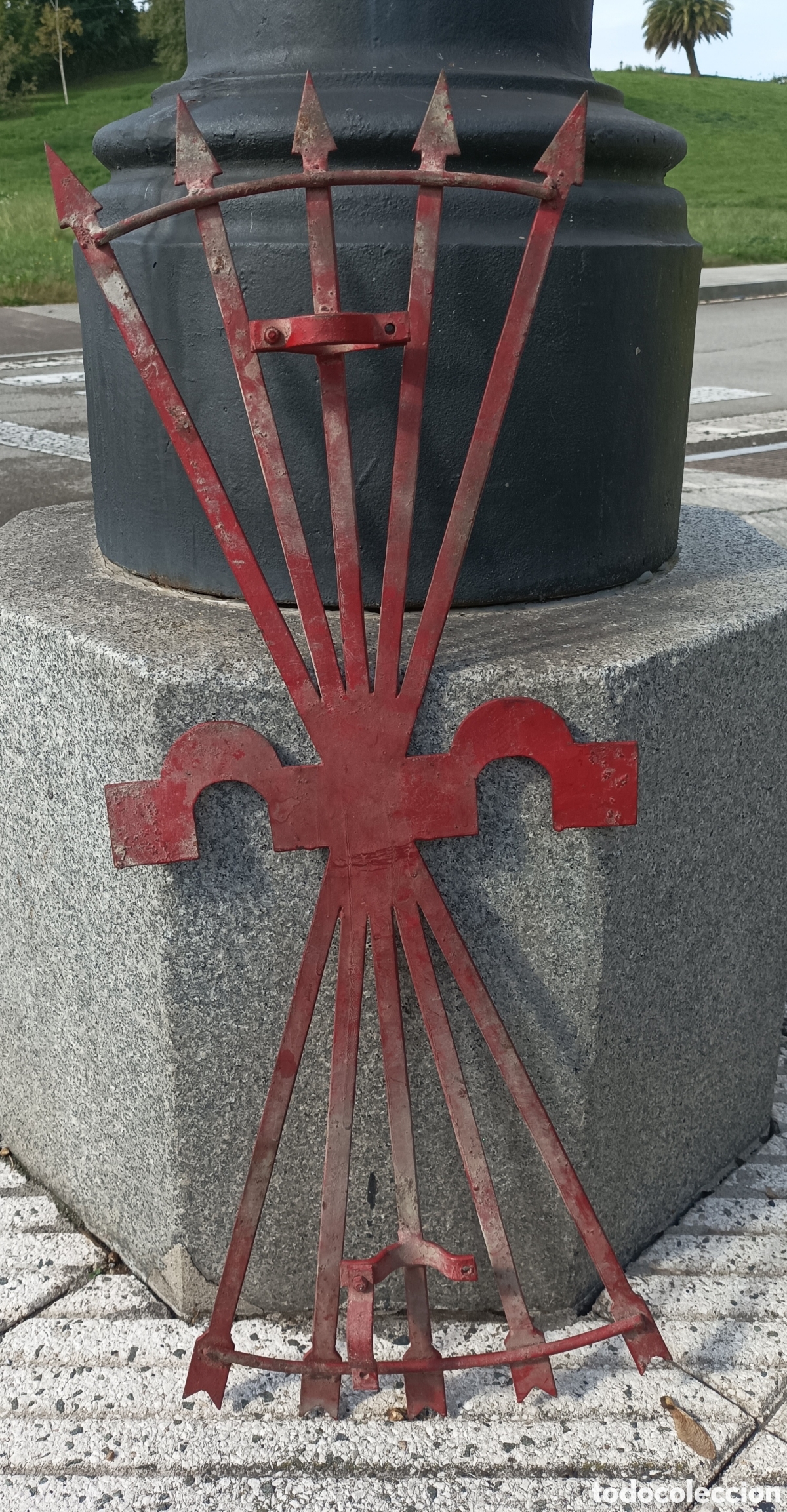 Militaria: ANTIGUO EMBLEMA FALANGE ESPA&Ntilde;OLA PARA MASTIL. HIERRO. GRAN TAMA&Ntilde;O. ORIGINAL