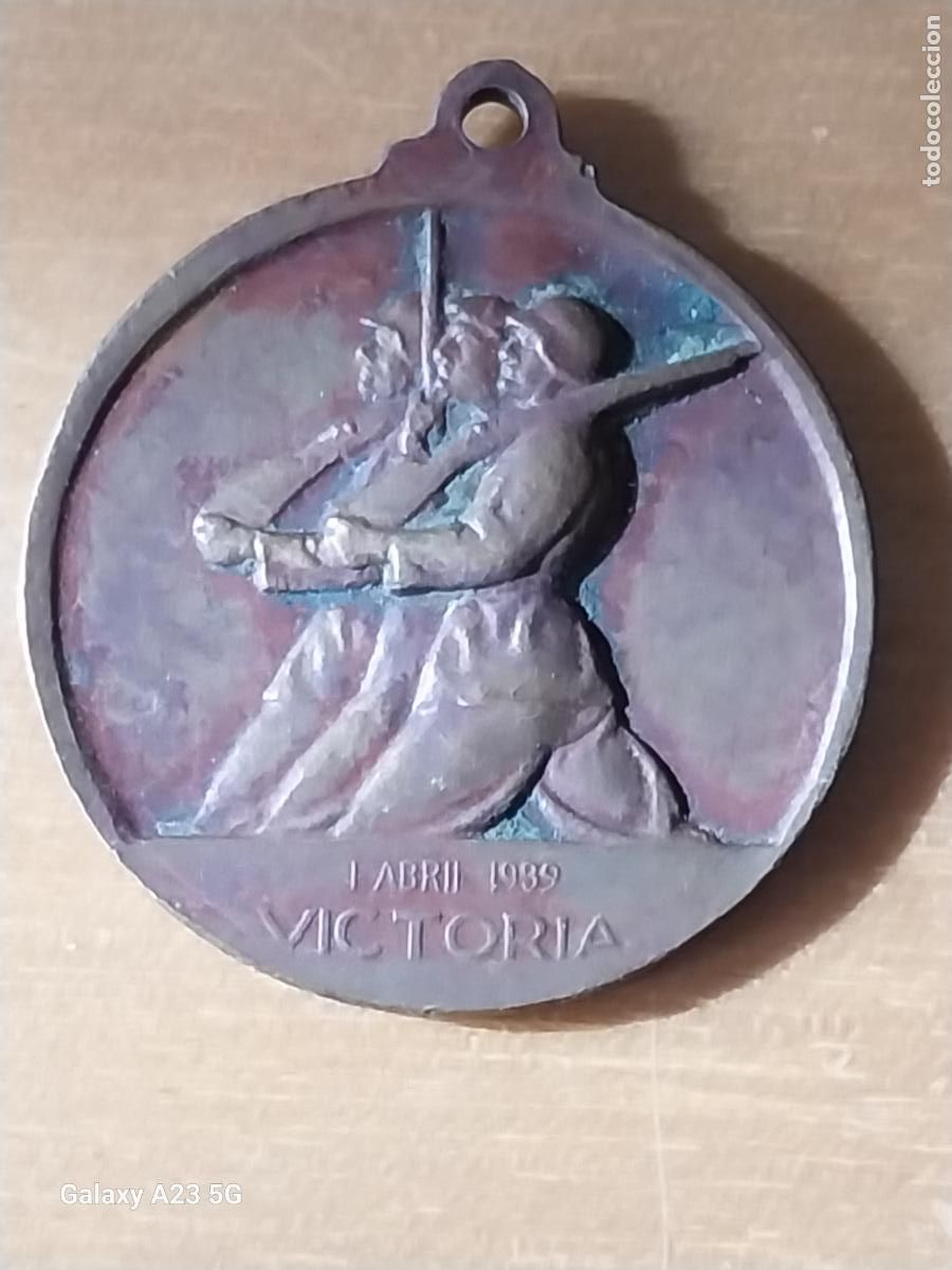 Militaria: GUERRA CIVIL ESPA&Ntilde;OLA MEDALLA 1936 1939 ALZAMIENTO Y VICTORIA 3.31CMS TONO COBRIZO