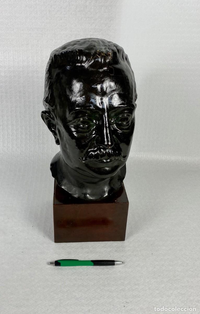 Militaria: Busto de Josep Maria Batista i Roca firmado por Jeroni Homs