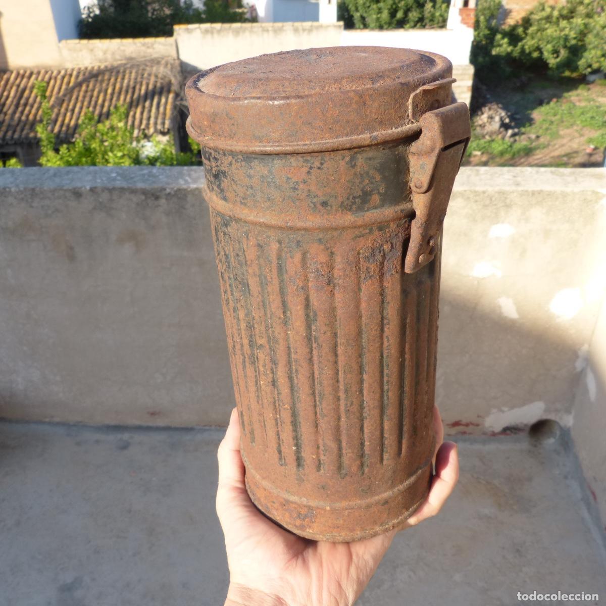 Militaria: Antiguo bote vacio para mascara de gas, guerra civil espa&ntilde;ola. Mucho oxido!. 830gr, 25cm.