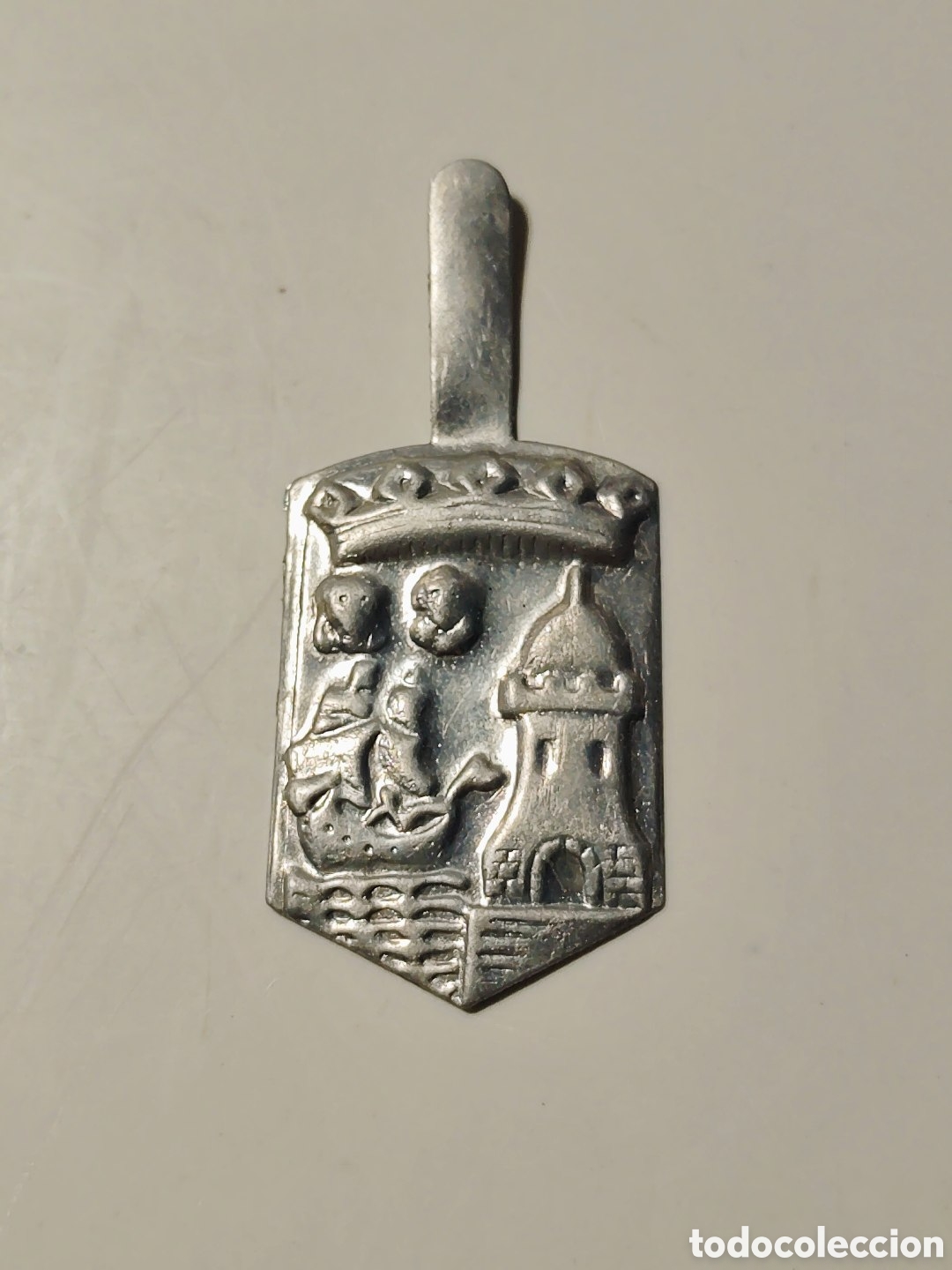 Militaria: Santander. Auxilio Social. N 7 Aluminio. Nuevo. VI escudos ciudades. 1939-40