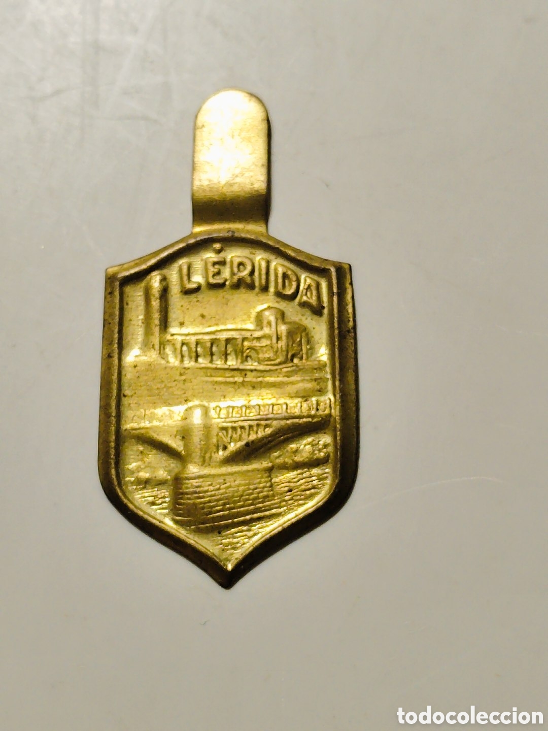 Militaria: L&eacute;rida. Auxilio Social. Nuevo, sin uso. 1939/40