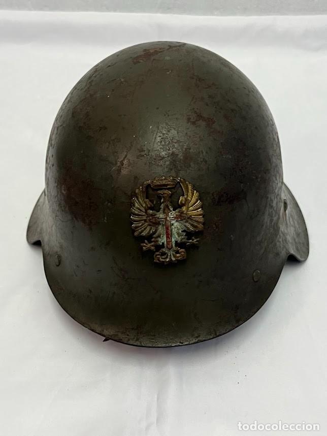 Militaria: Casco espa&ntilde;ol M&ordm; 26 con ala conserva emblema