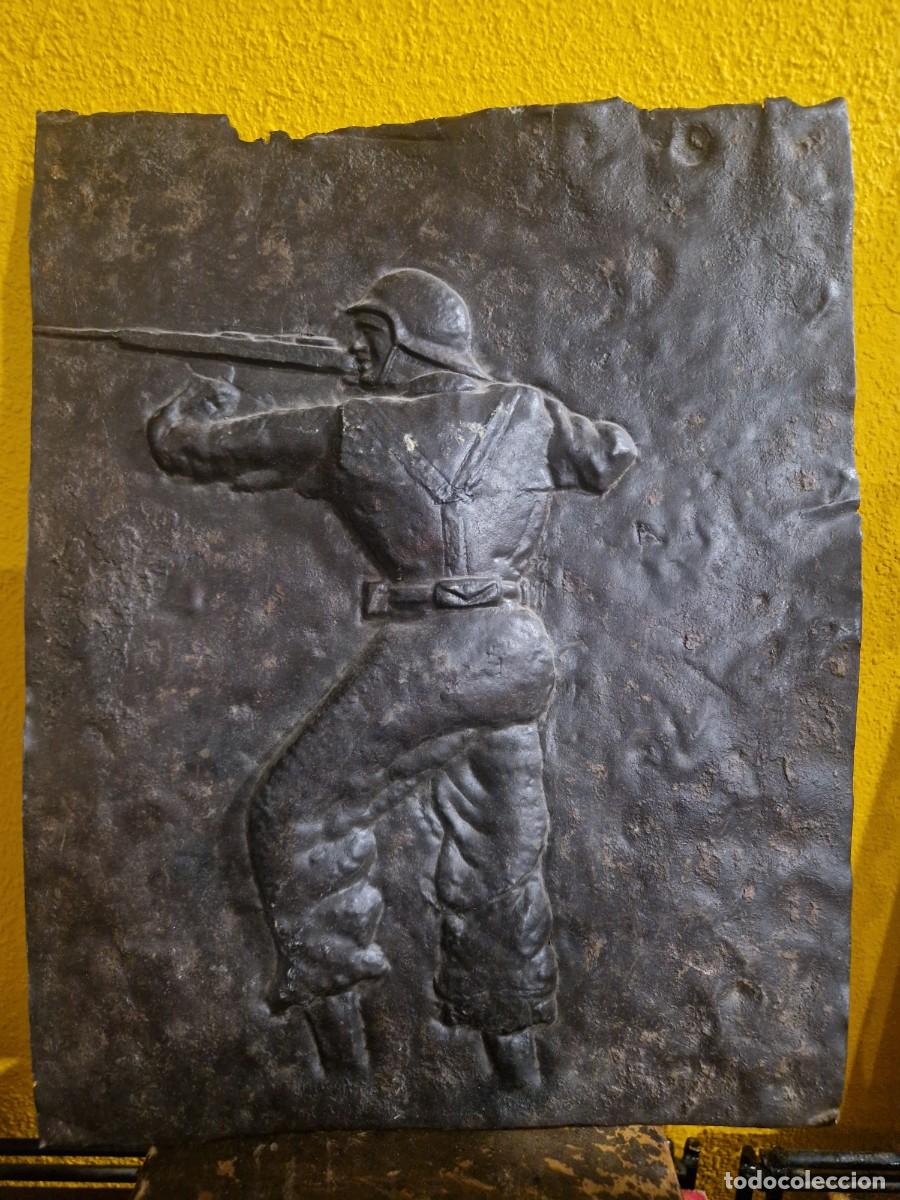 Militaria: Rara plancha de hierro con un soldado estampado, &iquest;Primera Guerra Mundial?