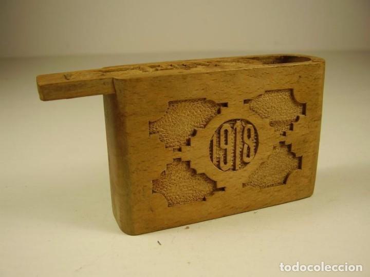 Militaria: Tabaquera. 1918 tallada en madera - Foto 1