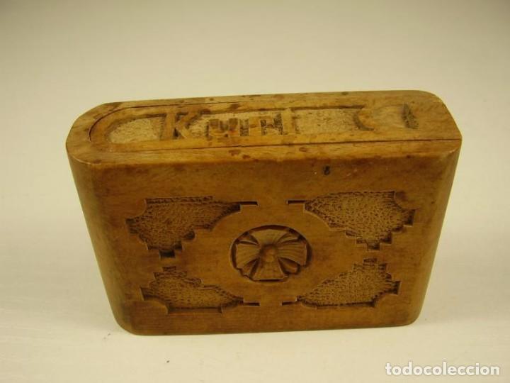 Militaria: Tabaquera. 1918 tallada en madera - Foto 2
