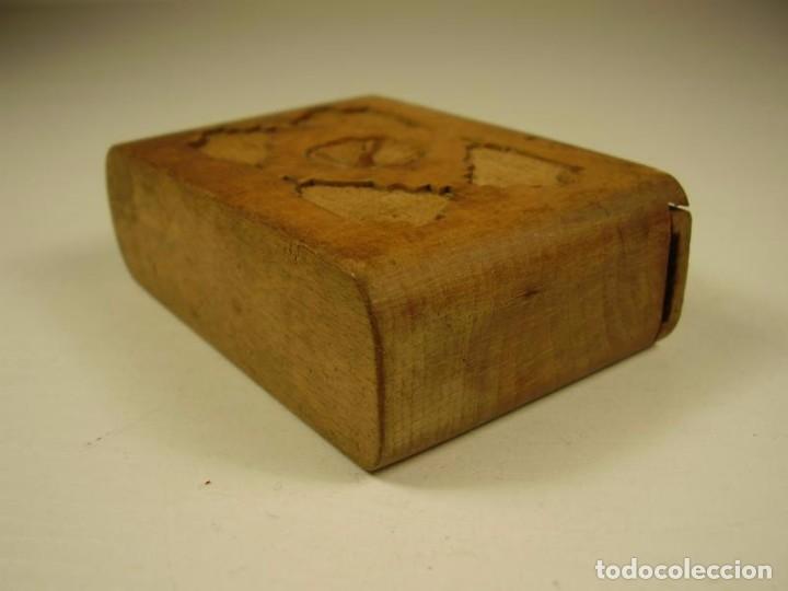 Militaria: Tabaquera. 1918 tallada en madera - Foto 4