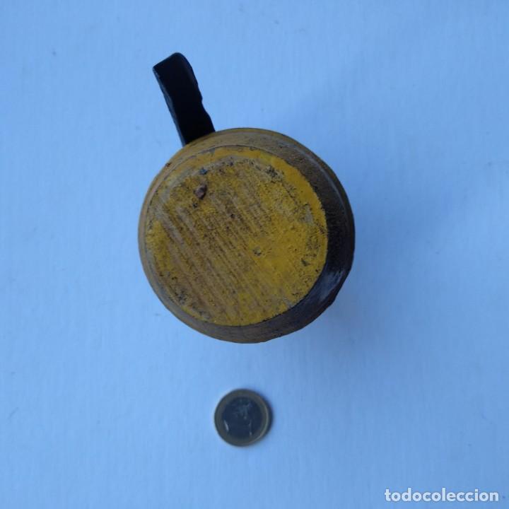 Militaria: Granada de entrenamiento de madera - Foto 2