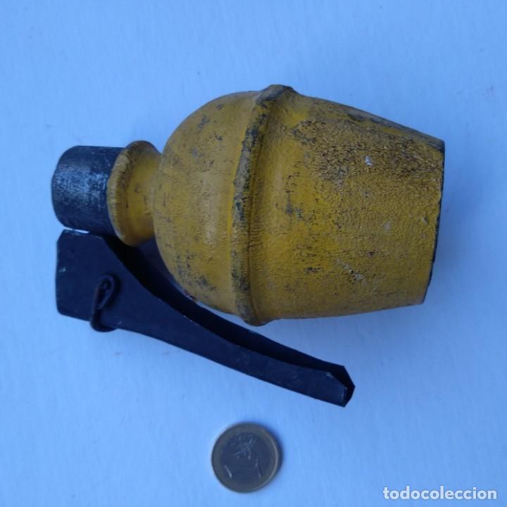 Militaria: Granada de entrenamiento de madera - Foto 3