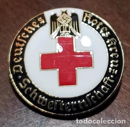 Militaria: Nazi German Red Cross medic pin badge WW2 WWII DRK Rotes Kreuz