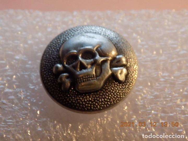 Militaria: 8 NICE XX SKULL BUTTONS - Foto 1