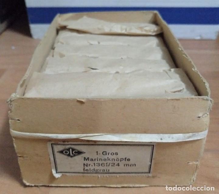 Militaria: CAJA CON 96 BOTONES DE HIERRO KRIEGSMARINE, MARINA GUERRA ALEMANA, ALEMANIA, 2&ordf; G.M., TERCER REICH.