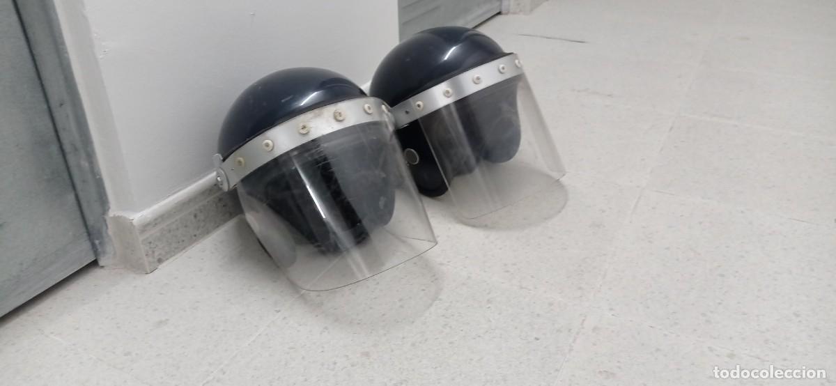 Militaria: 2 cascos antidisturbios polic&iacute;a - Foto 2