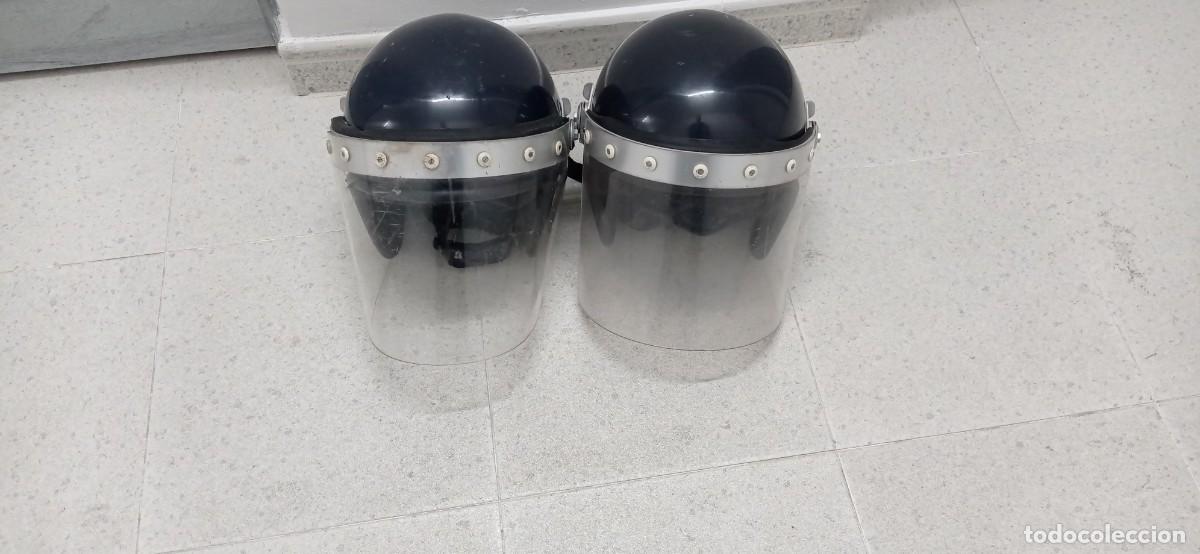 Militaria: 2 cascos antidisturbios polic&iacute;a - Foto 1