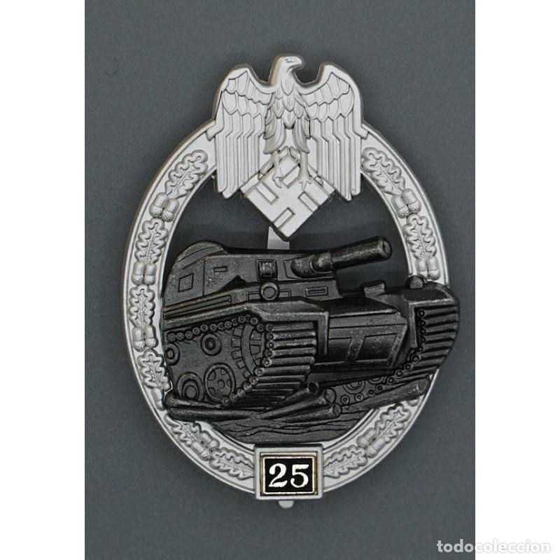 Militaria: DISTINTIVO ASALTO BLINDADOS 25 ACCIONES