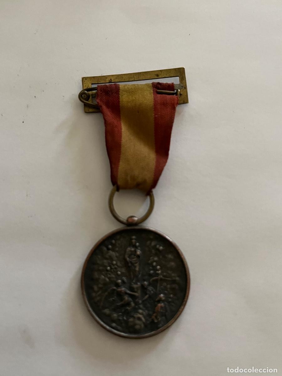 Militaria: Medalla Aguinaldo Divisi&oacute;n Azul. - Foto 2