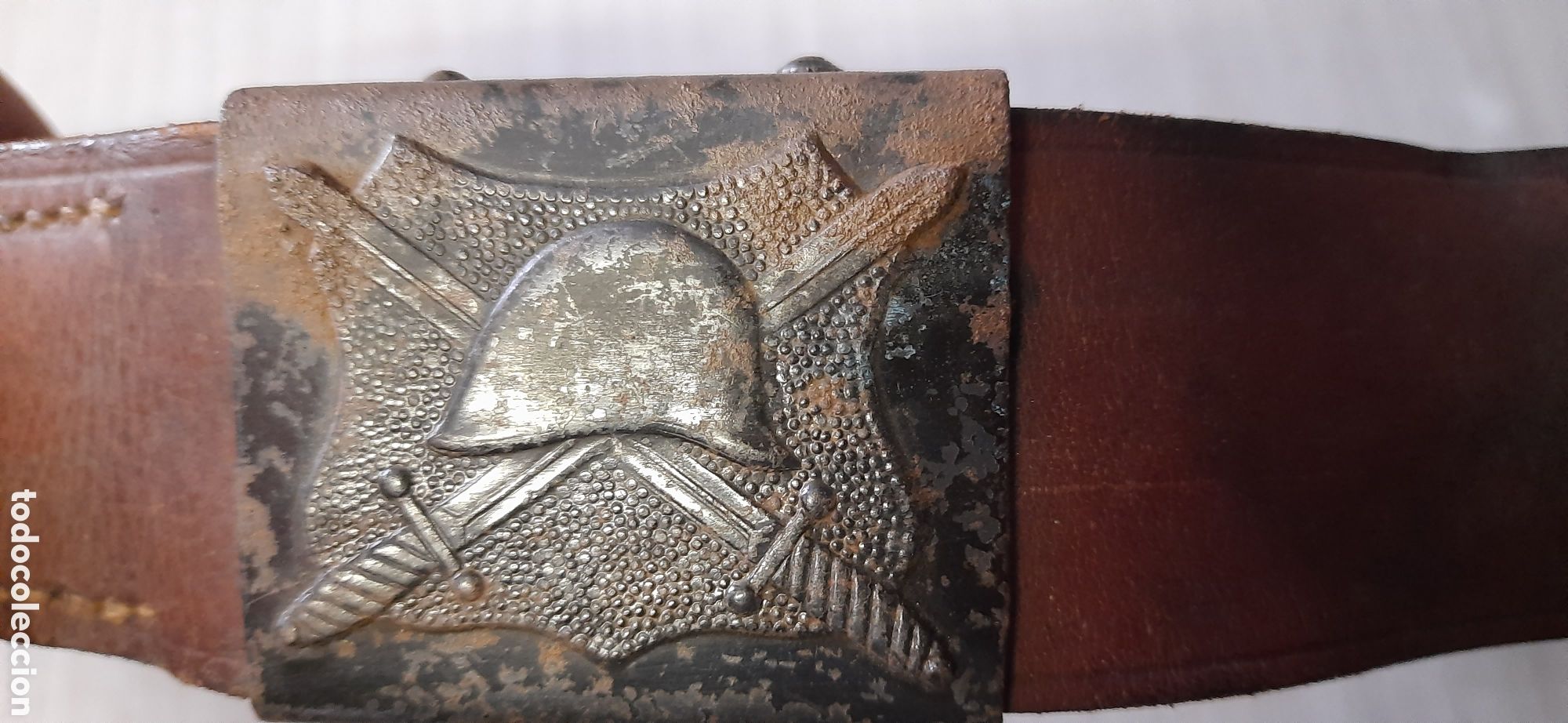 Militaria: Cinturon de cuero con hebilla de Ruman&iacute;a posiblemente 2&ordf; gm