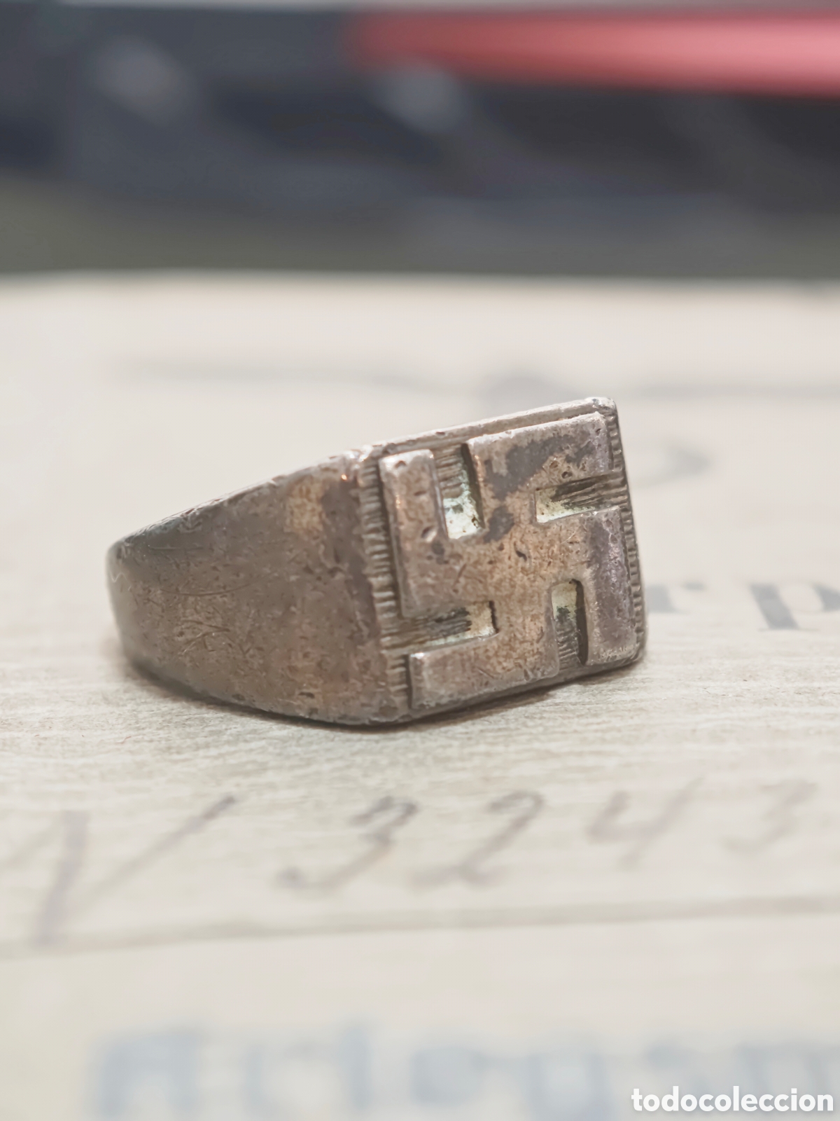 Militaria: Anillo con esv&aacute;stica &ndash; plata (contraste SILVER) &ndash; &eacute;poca Segunda Guerra Mundial &ndash; pieza hist&oacute;rica