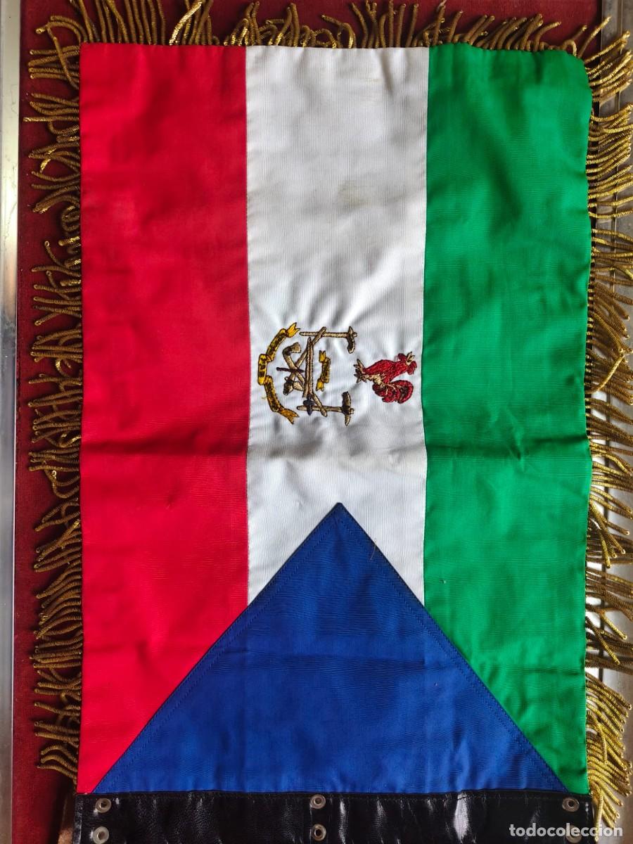 Militaria: Estandarte de veh&iacute;culo presidencial de Guinea &eacute;poca de Macias