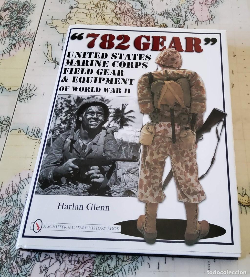 Militaria: LIBRO EDIT.SCHIFFER.UNIFORMES,INSIGNIAS Y EFECTOS PERSONALES.CUERPO MARINES U.S.A.2&ordf; GUERRA MUNDIAL