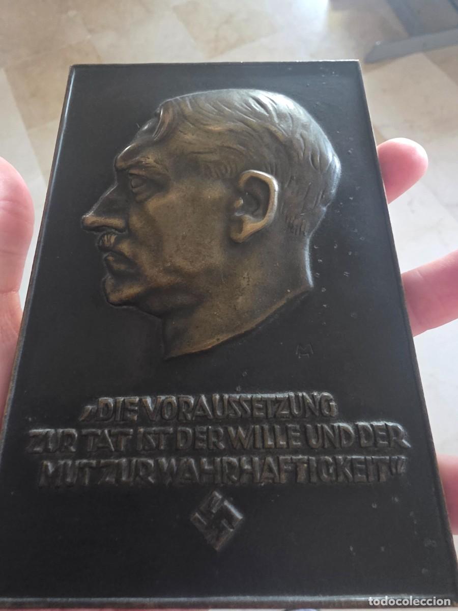 Militaria: Placa bronce WWII Adolf Hitler relieve firmada HM F. Vogel original