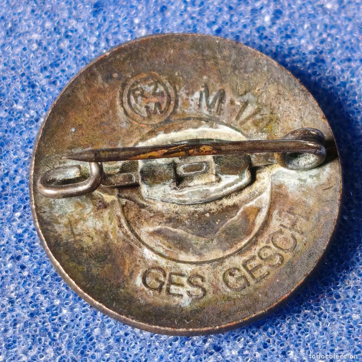 Militaria: Distintivo de propaganda de posguerra