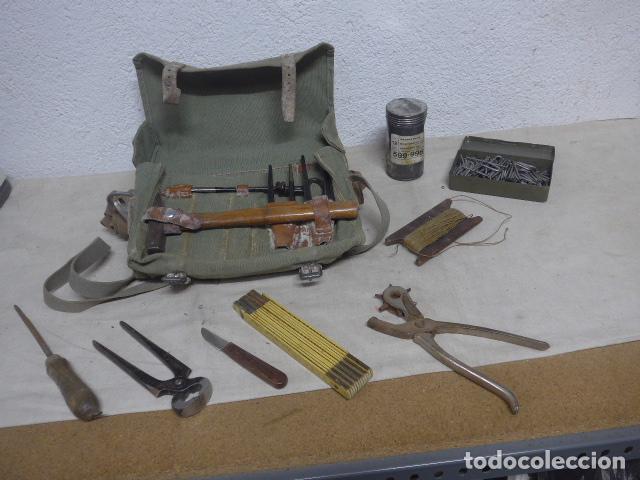 Militaria: Antiguo macuto de ingenieros de II guerra mundial, creo de Suiza, muy completo