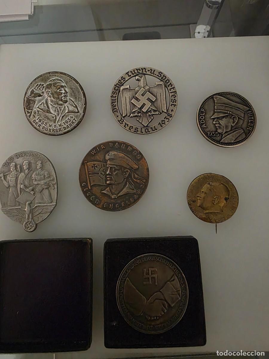 Militaria: Lote original Alemania Nazi / Tercer Reich IIWW &ndash; Hitler, WHW, Tag der Arbeit y medallas