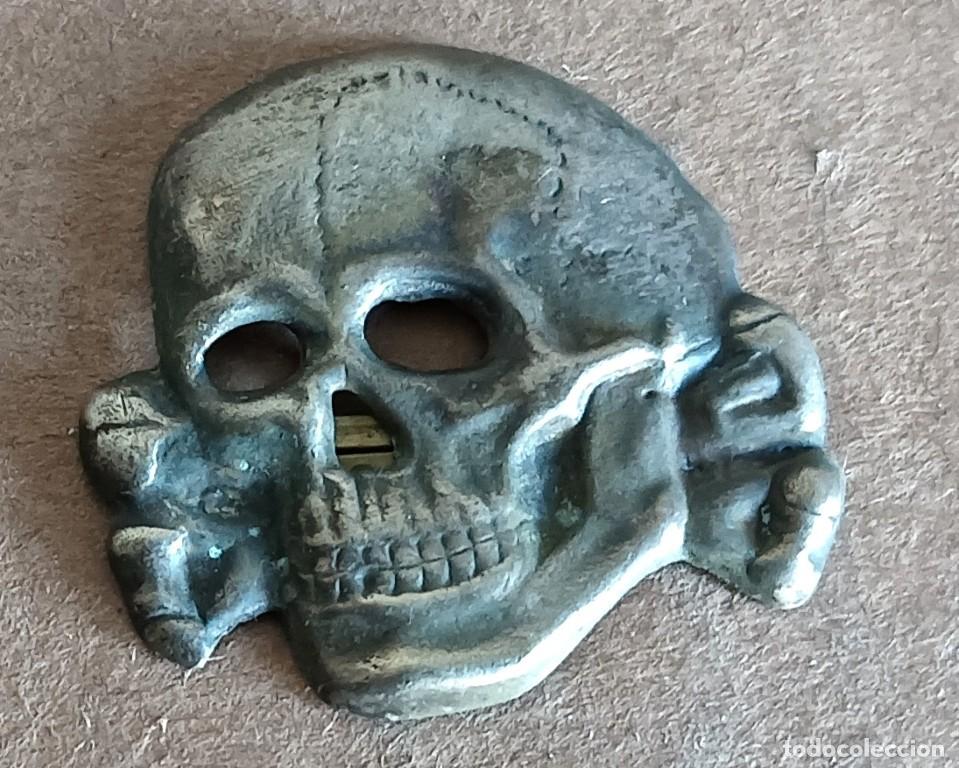 Militaria: Insignia Gorra alemana Totenkopf de las Waffen SS de la Segunda Guerra Mundial.