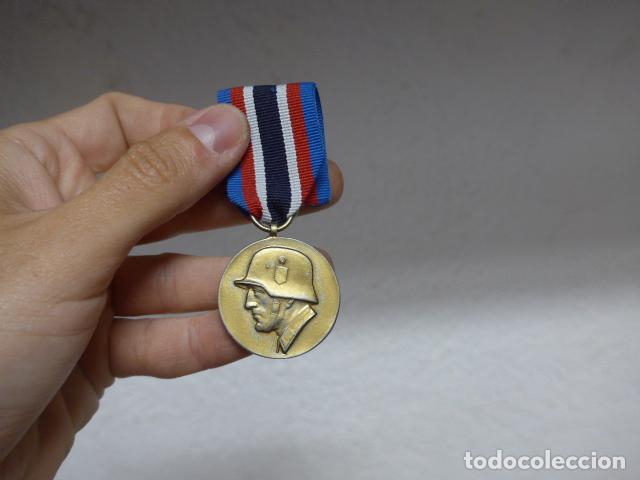 Militaria: Antigua medalla alemana conmemorativa de la Batalla de Stalingrado. II Guerra Mundial, Alemania