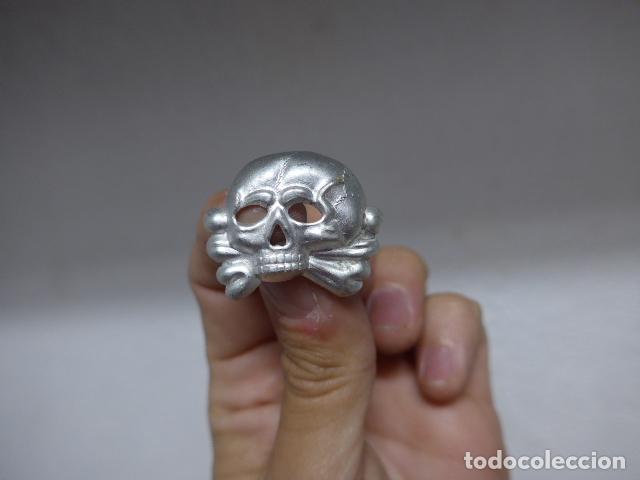 Militaria: Antigua insignia o emblema aleman de una calavera, II Guerra Mundial, creo copia vieja