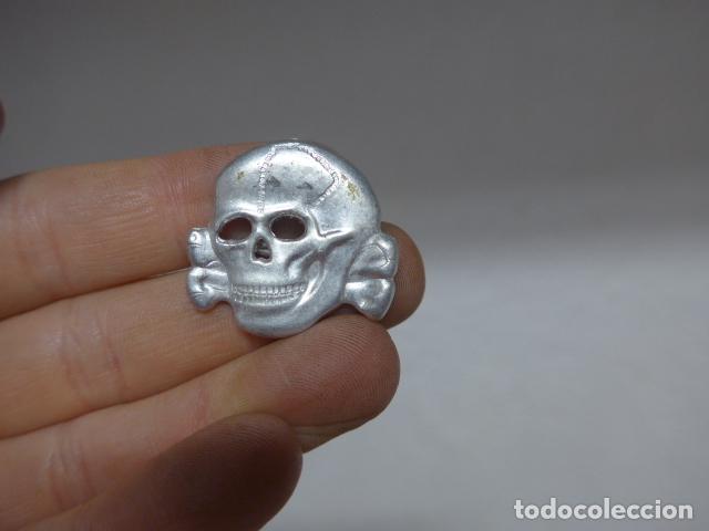 Militaria: Antigua insignia o emblema aleman de una calavera, II Guerra Mundial, creo copia vieja