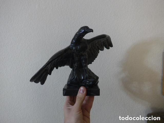 Militaria: Antigua escultura de una aguila alemana en hierro o calamina, original.