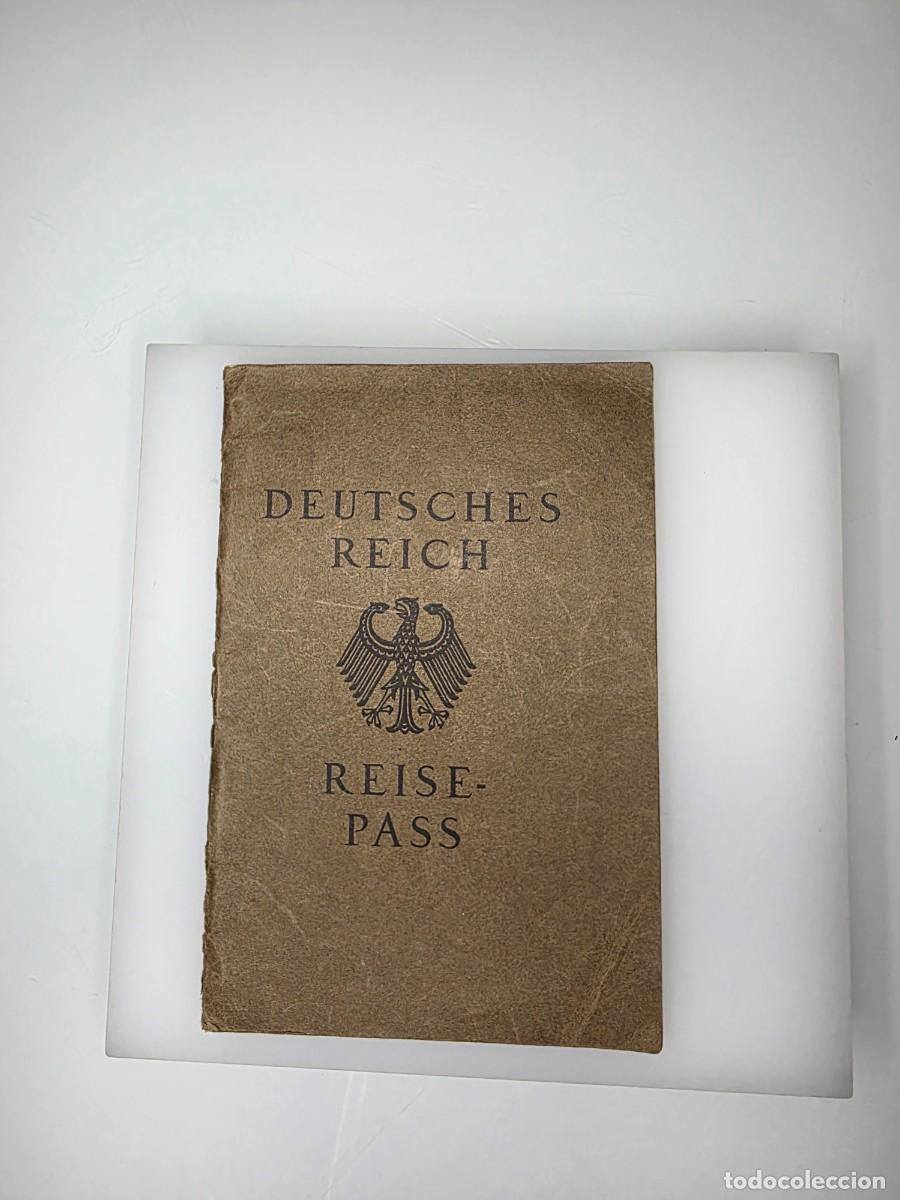 Militaria: Pasaporte alem&aacute;n Deutsches Reich original de 1933 con fotograf&iacute;a, sellos oficiales y datos manuscrit