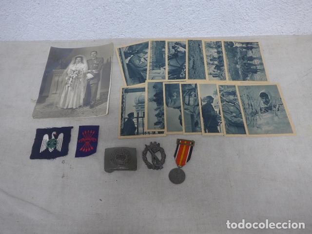 Militaria: Antiguo lote original de la Division Azul: medalla, asalto, hebilla, parches, foto, 13 postales...
