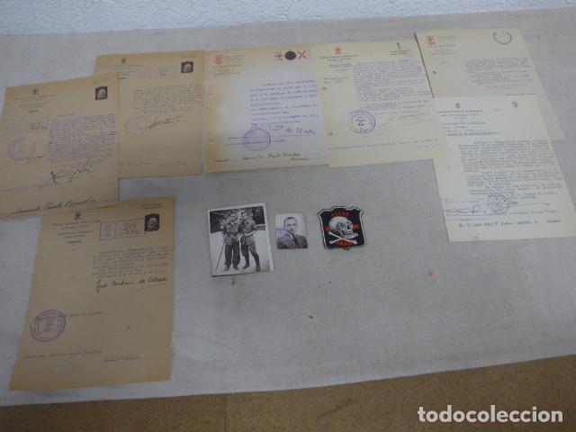 Militaria: Lote de la Division Azul de Valencia: rarisimo parche + fotos + 7 docs de Falange, Vieja Guardia.