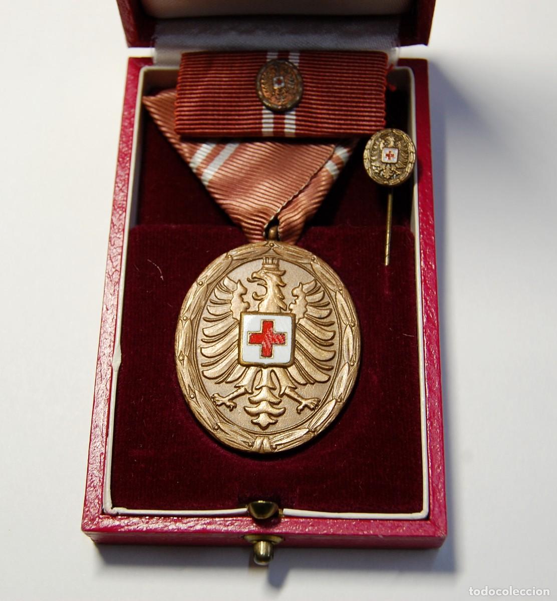 Militaria: MEDALLA,BARRITA Y ALFILER AL MERITO DE LA CRUZ ROJA DE AUSTRIA de 3&ordf; CLASE.2&ordf;GUERRA MUNDIAL