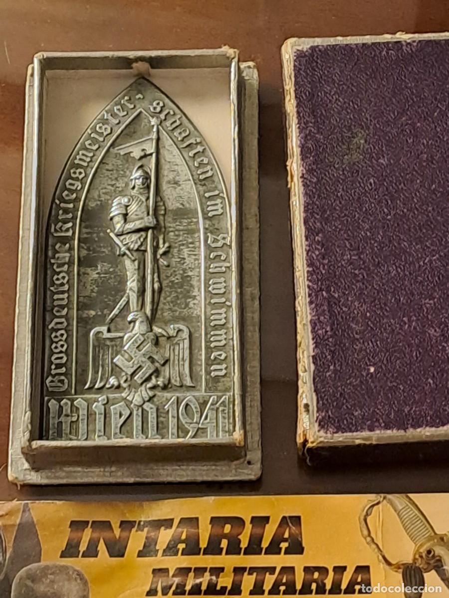 Militaria: Placa 1941 alemana en caja juegos Juventud Hitleriana en Viena