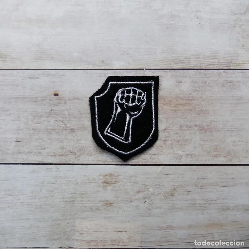 Militaria: Insignia de brazo SS G&ouml;tz von Berlichingen 17a divisi&oacute;n Panzer