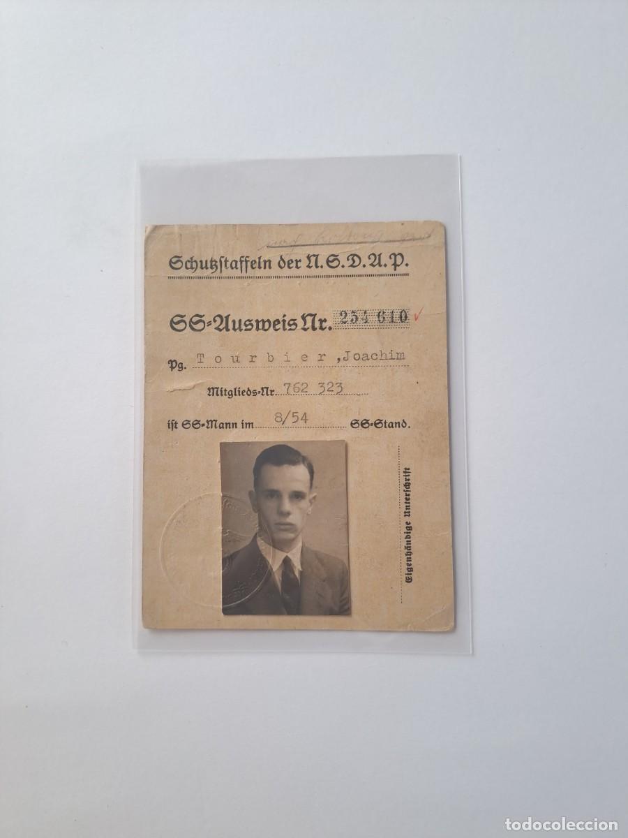 Militaria: SS-Ausweis (tarjeta de identificaci&oacute;n) original de la Segunda Guerra Mundial,