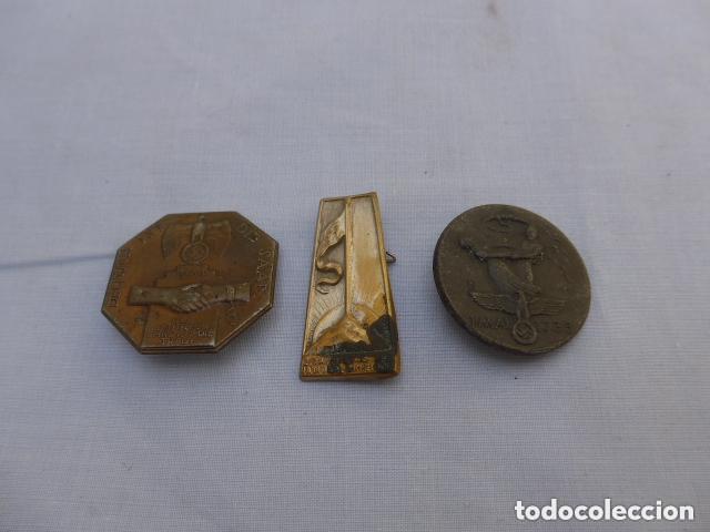 Militaria: Lote 3 antiguo emblema aleman, de la alemania del III Reich, originales. II guerra mundial.