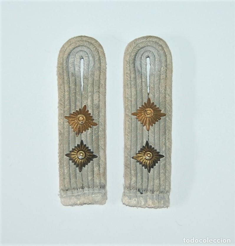 Militaria: CHARRETERAS DE HAUPTMANN DE REGIMIENTO DE INFANTERIA DE LA WEHRMACHT-WWII