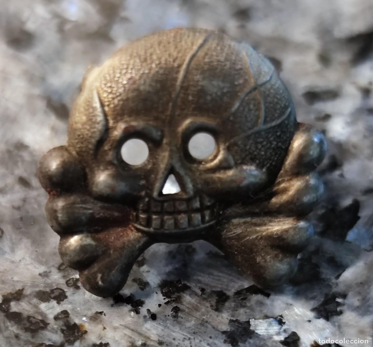 Militaria: Calavera solapa uniforme Panzer. Alemania WWII