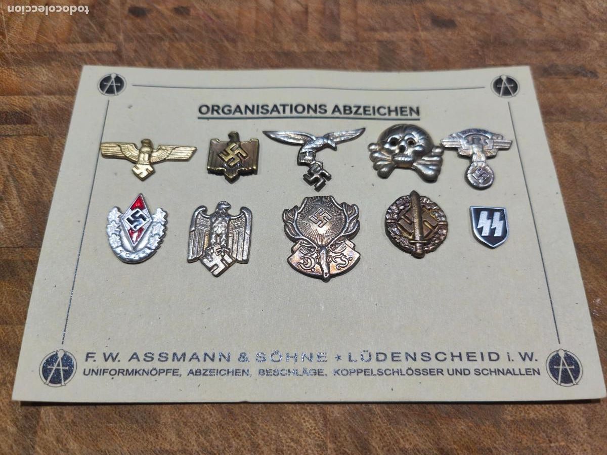 Militaria: 10 German pins still on blister