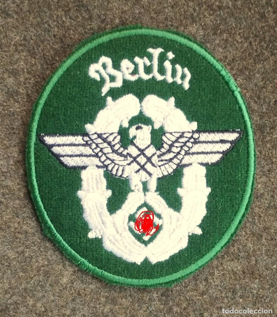Militaria: ESCUDO DE BRAZO DE LA POLICIA ALEMANA DE BERLIN, ORDNUNGSPOLIZEI, 2&ordf; GUERRA MUNDIAL 1939/1945.